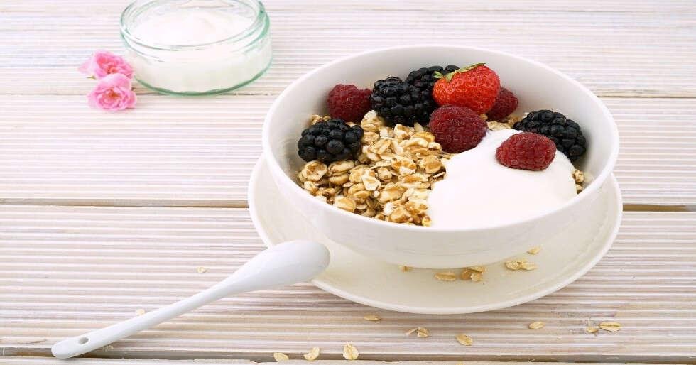 healthy food yogurt fruits probiotics gut health diet india