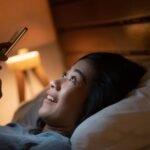 People experiencing sleep issues due to heatwave and screen exposure in India
