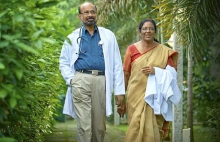 Doctor discussing diabetes prevention and healthy lifestyle habits with a patient.