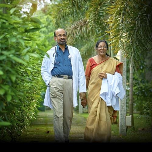 Doctor discussing diabetes prevention and healthy lifestyle habits with a patient.
