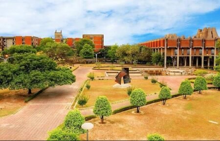 Healthcare experts participating in a conference on urban healthcare at IIT Kanpur.